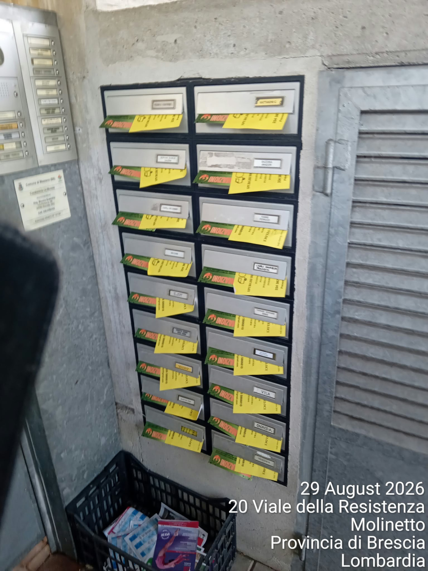 Distribuzione volantini in via della Resistenza a Molinetto di Mazzano — Intermedia
