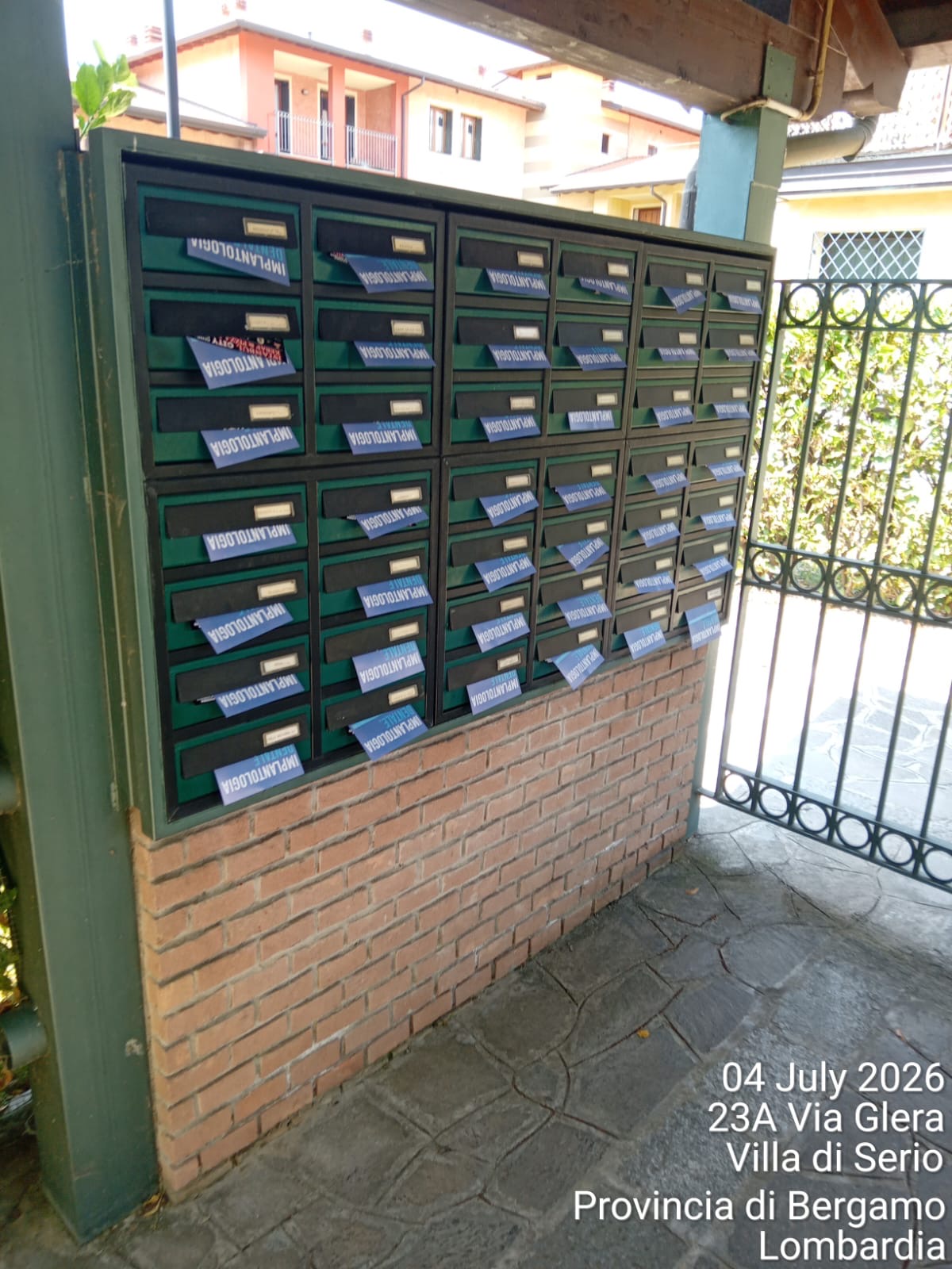 Volantinaggio nelle cassette postali a Villa di Serio, provincia di Bergamo — Intermedia